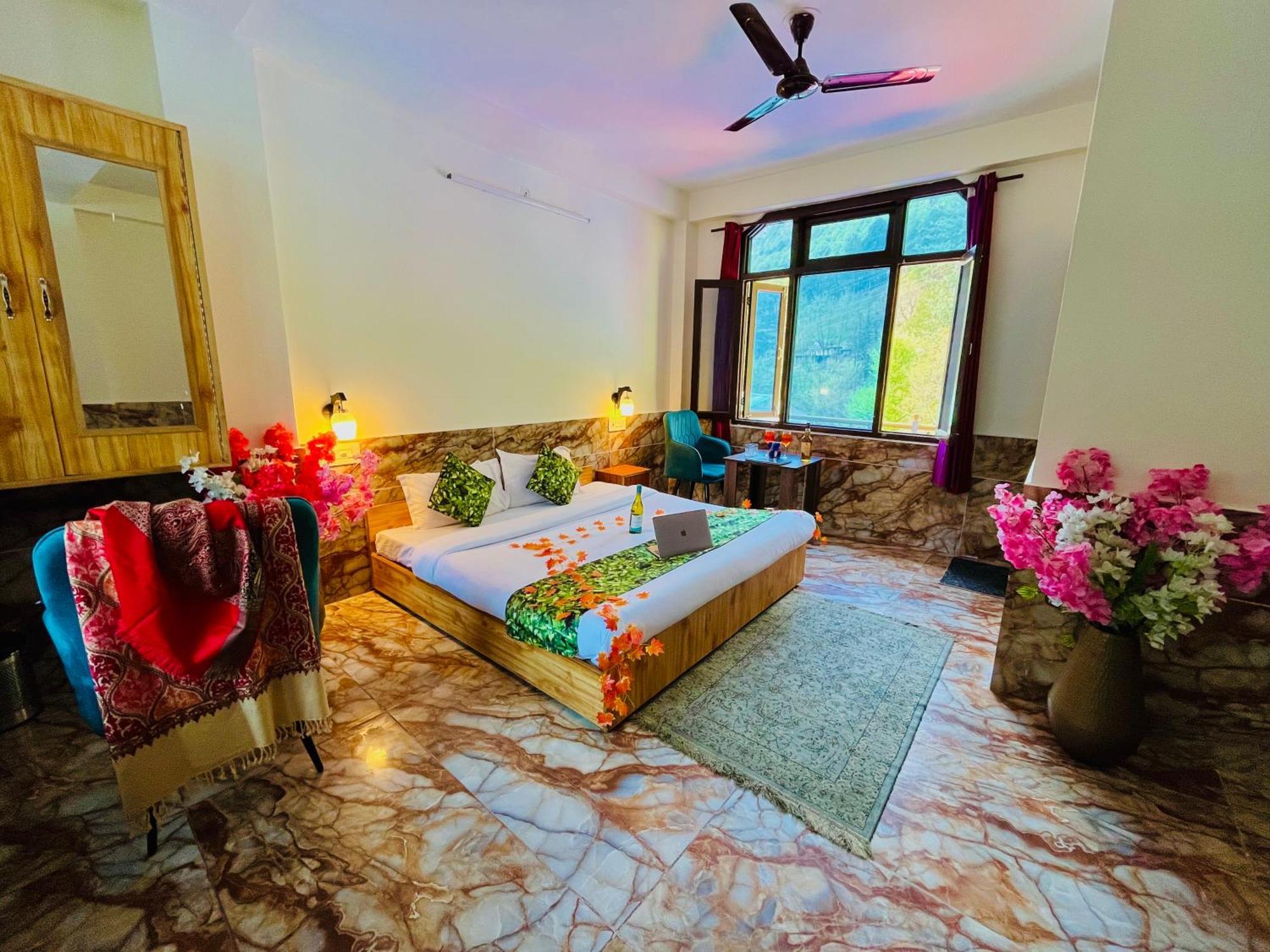 Russian Unit Kasol By Valley Luaran gambar